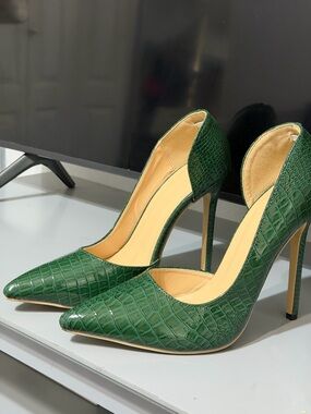 Green Croc-Embossed Stiletto Pumps - Women's High Heels